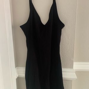 adorable flattering black dress!